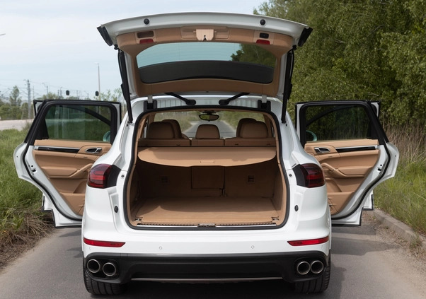 Porsche Cayenne cena 199800 przebieg: 215000, rok produkcji 2015 z Warszawa małe 742